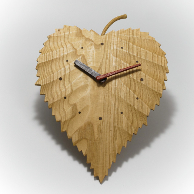 八ヶ岳倶楽部の白樺の木の葉がモチーフの壁掛け時計　【シラカバ木の葉　時計】